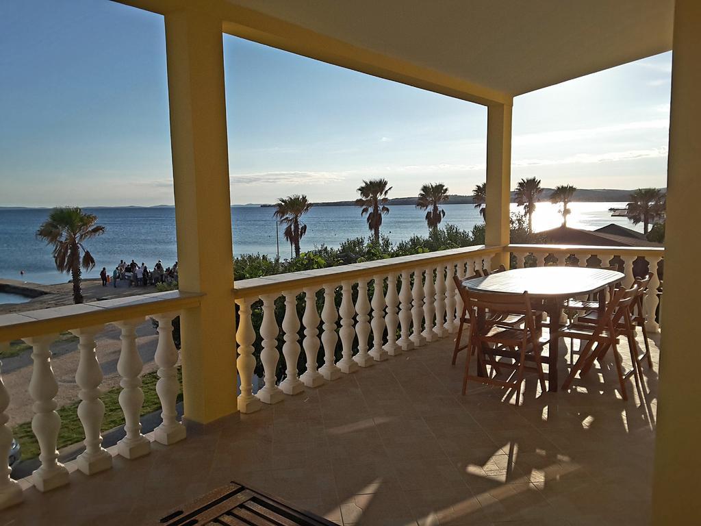 Deby Beach House Vir Exteriér fotografie